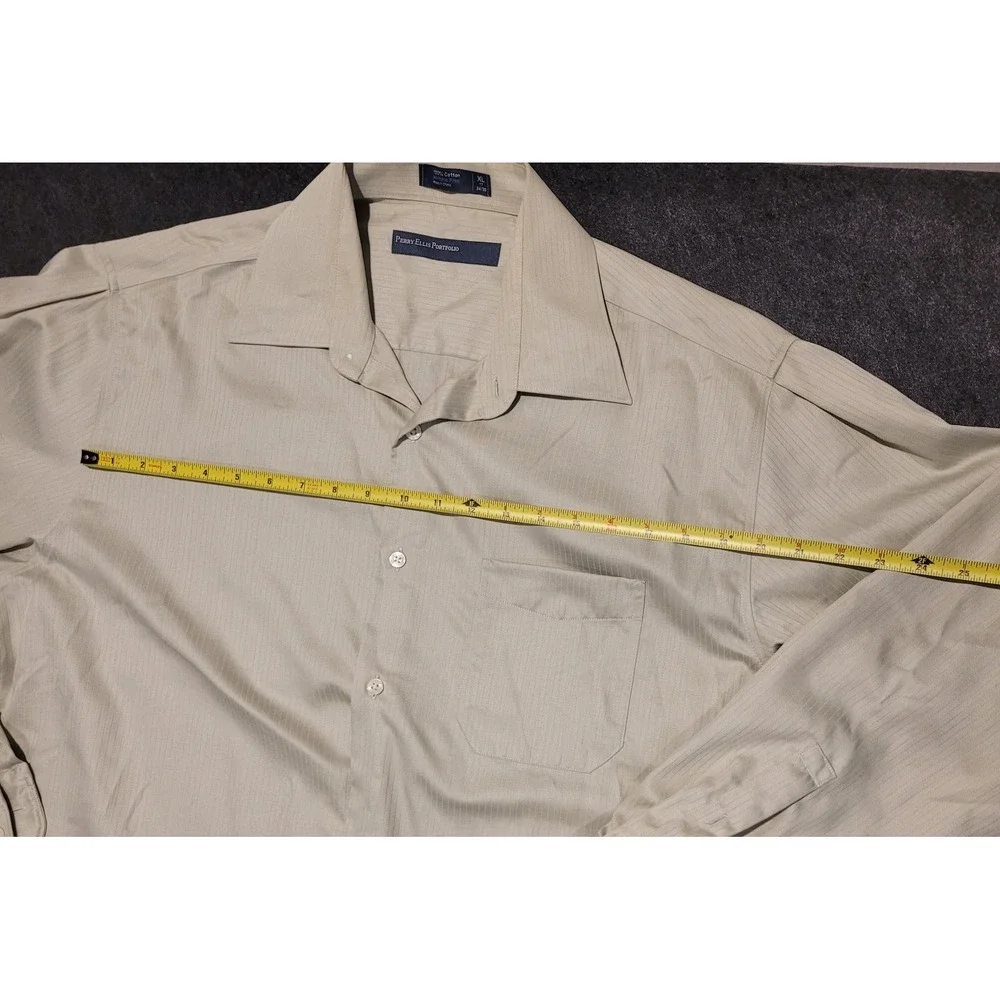 Perry Ellis spot shoulder